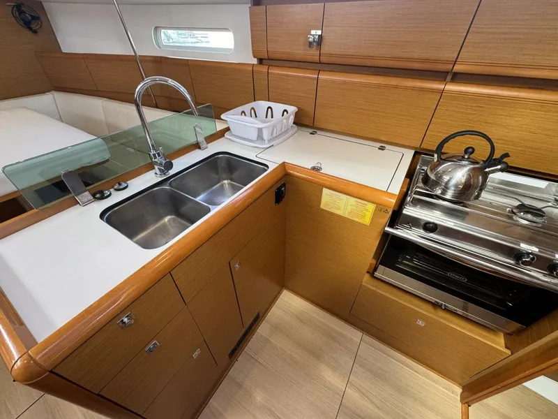 Slide: The Image of Jeanneau Sun Odyssey 389 2018 - 39