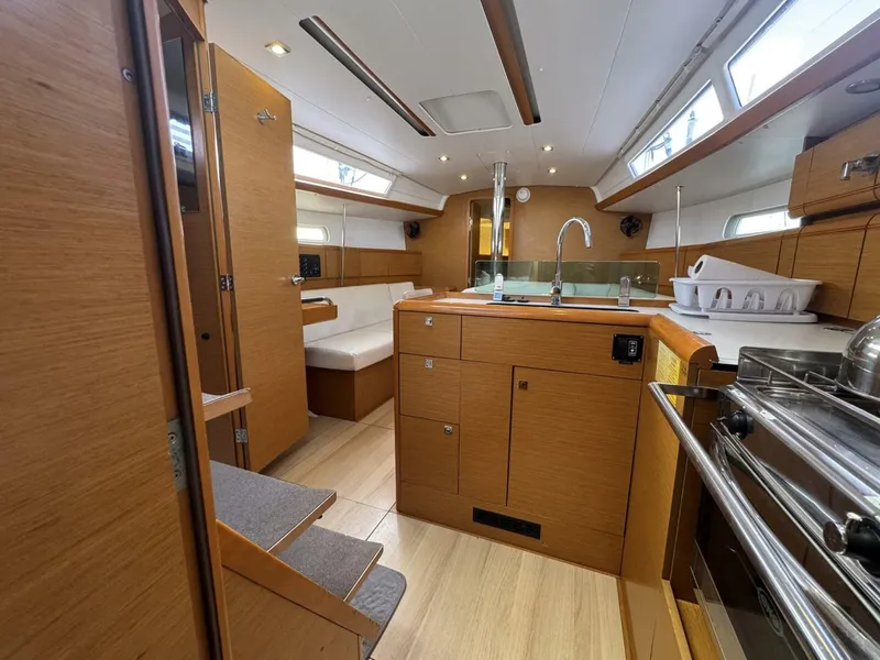 Slide: The Image of Jeanneau Sun Odyssey 389 2018 - 43