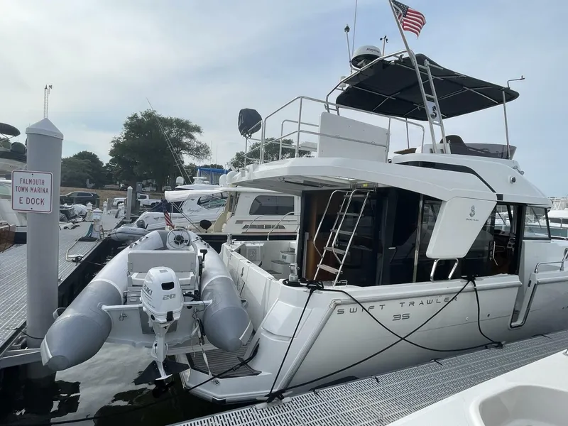 Slide: The Image of Beneteau Swift Trawler 35- Flybridge 2018 - 13