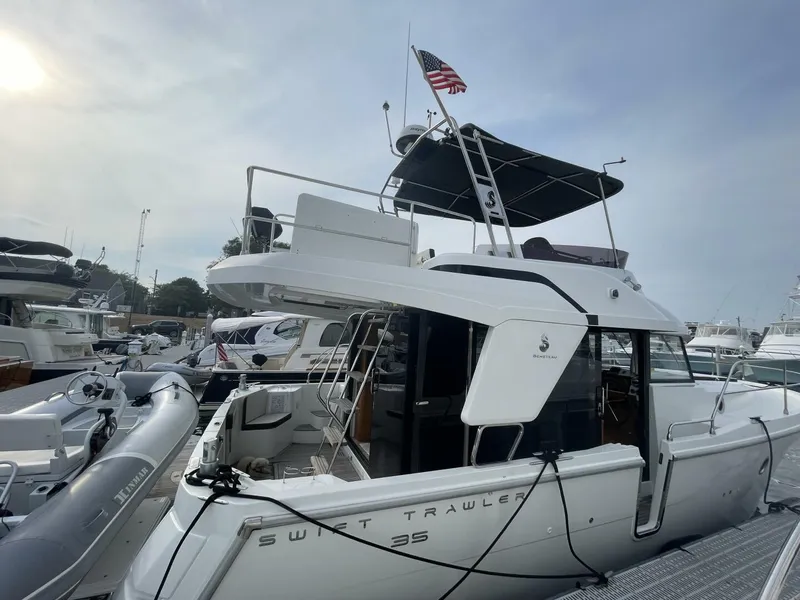 Slide: The Image of Beneteau Swift Trawler 35- Flybridge 2018 - 15