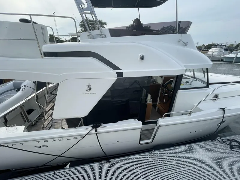 Slide: The Image of Beneteau Swift Trawler 35- Flybridge 2018 - 17