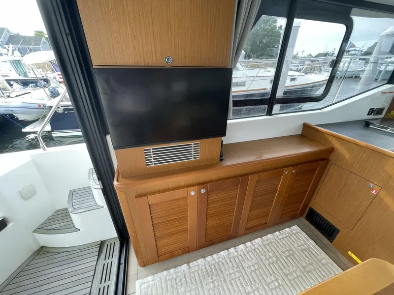 Slide: The Image of Beneteau Swift Trawler 35- Flybridge 2018 - 48