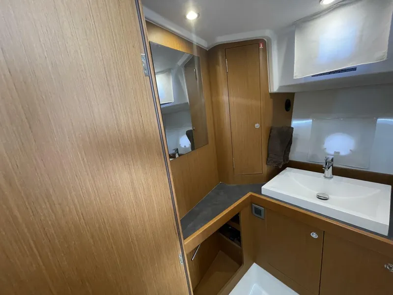 Slide: The Image of Beneteau Swift Trawler 35- Flybridge 2018 - 76