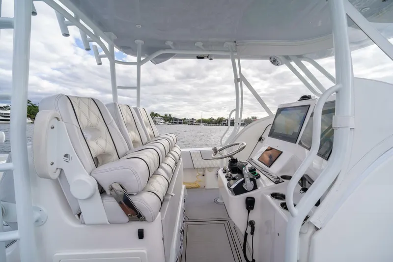 Slide: The Image of Contender 39 Fisharound 2023 - 12