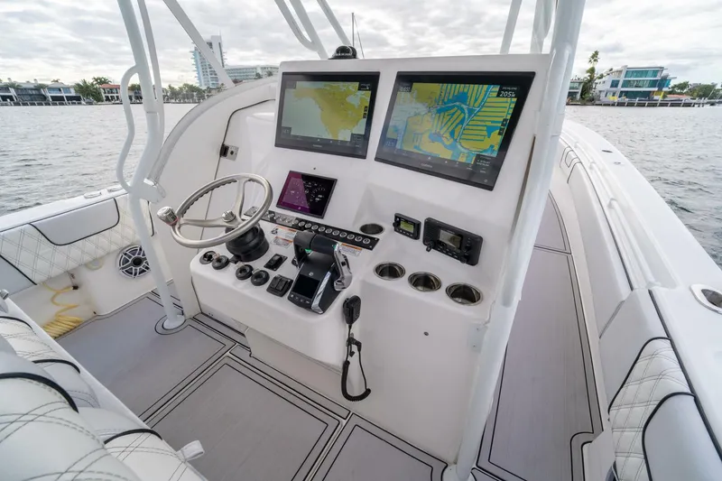 Slide: The Image of Contender 39 Fisharound 2023 - 7
