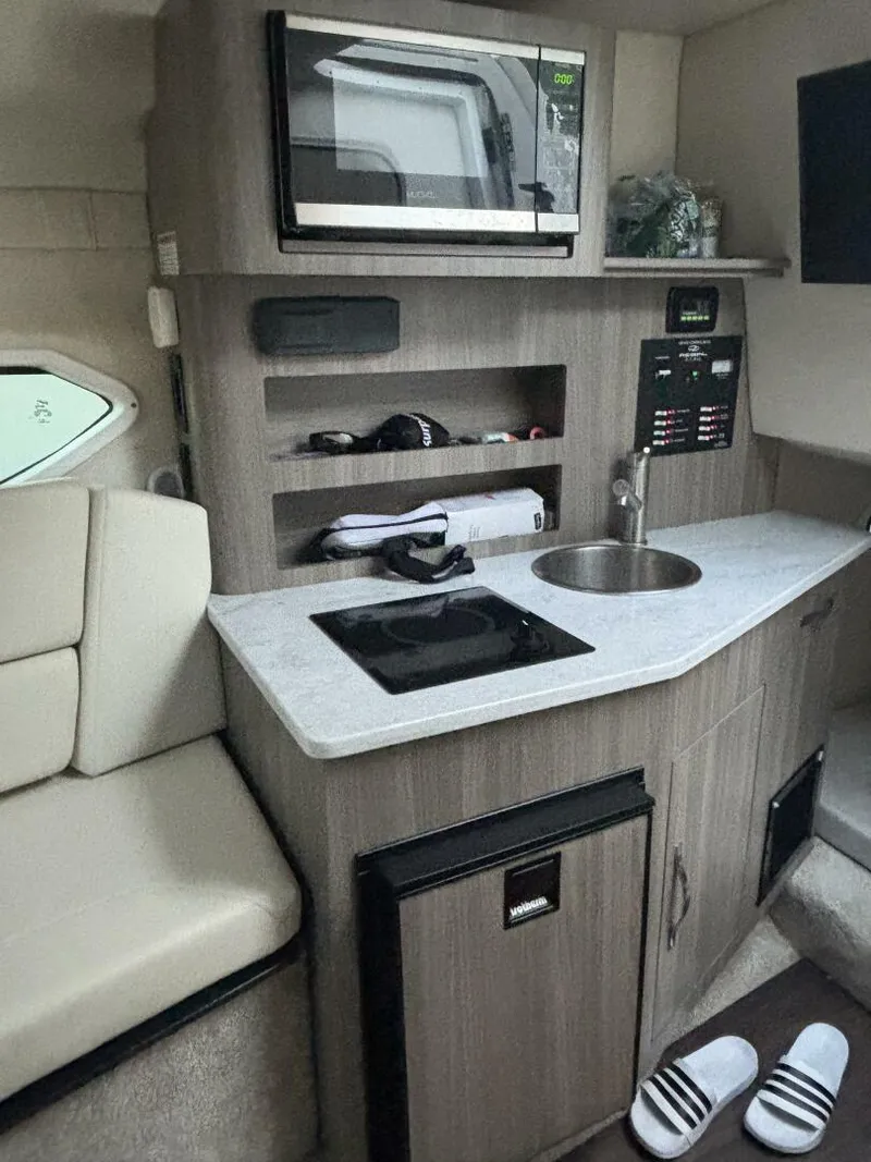 Slide: The Image of Regal 26 Express 2021 - 6