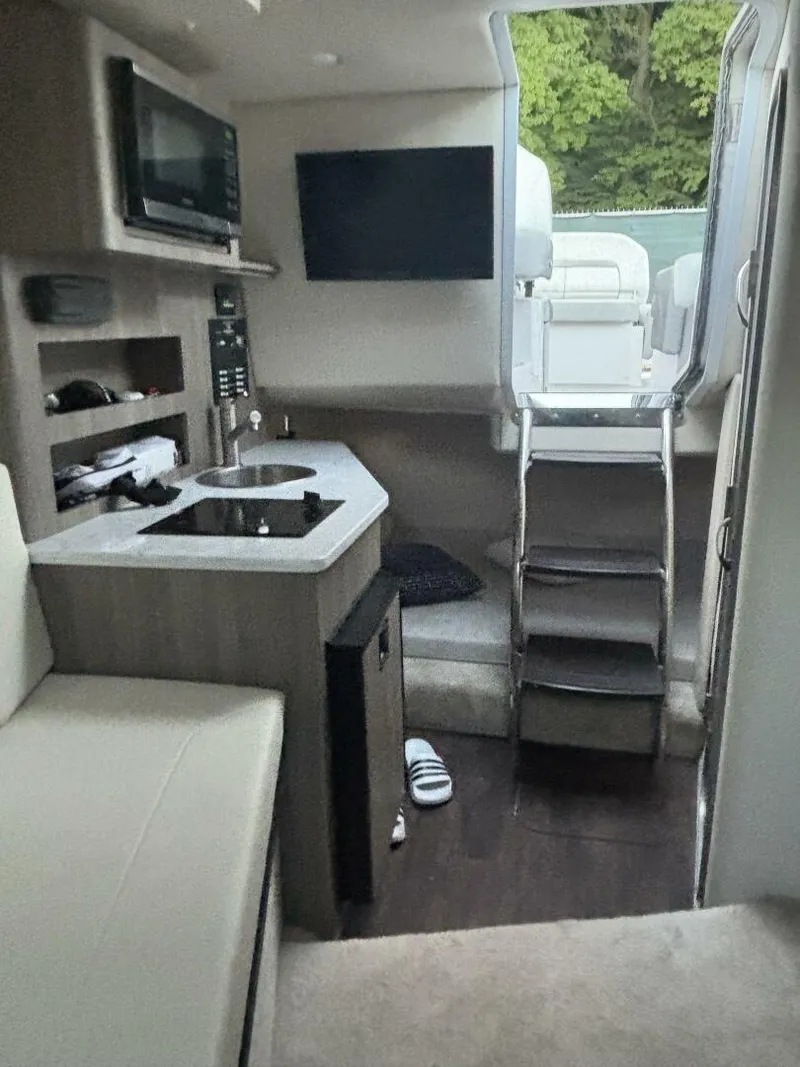 Slide: The Image of Regal 26 Express 2021 - 7