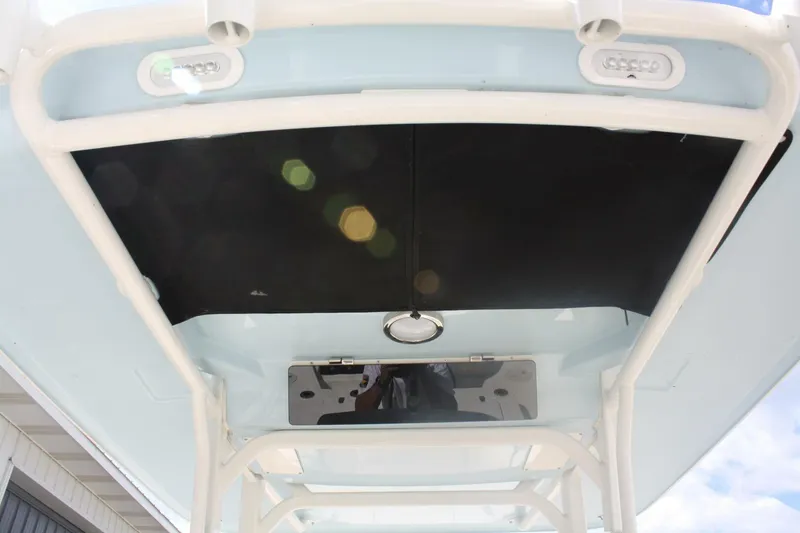 Slide: The Image of Boston Whaler 270 Dauntless 2021 - 19