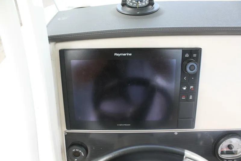 Slide: The Image of Boston Whaler 270 Dauntless 2021 - 26
