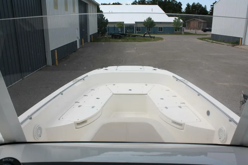 Slide: The Image of Boston Whaler 270 Dauntless 2021 - 29