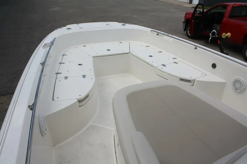 Slide: The Image of Boston Whaler 270 Dauntless 2021 - 30