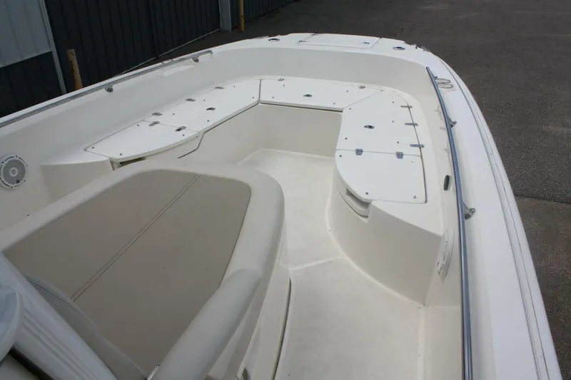 Slide: The Image of Boston Whaler 270 Dauntless 2021 - 31