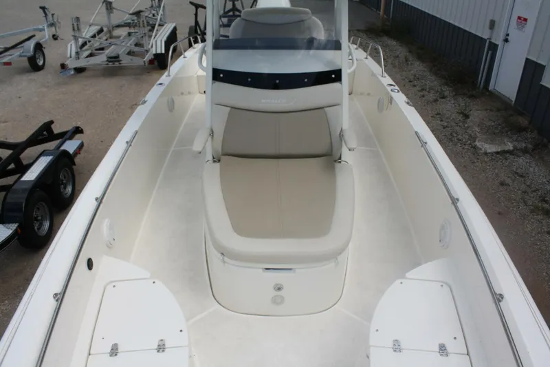 Slide: The Image of Boston Whaler 270 Dauntless 2021 - 32