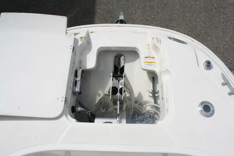 Slide: The Image of Boston Whaler 270 Dauntless 2021 - 33