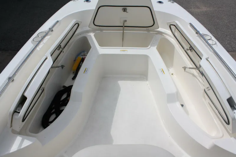 Slide: The Image of Boston Whaler 270 Dauntless 2021 - 36