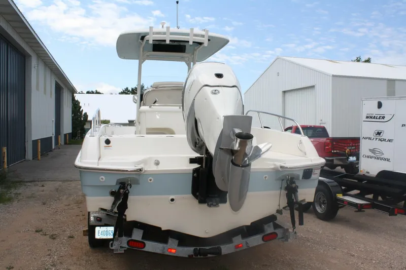 Slide: The Image of Boston Whaler 270 Dauntless 2021 - 5