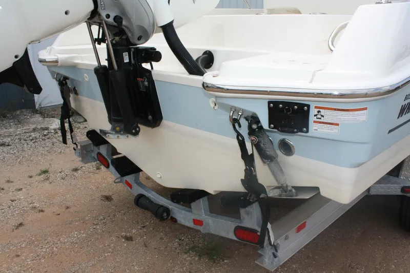 Slide: The Image of Boston Whaler 270 Dauntless 2021 - 6