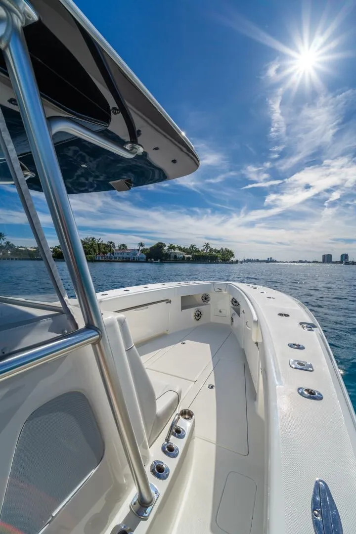 Slide: The Image of SeaVee 370z 2021 - 10