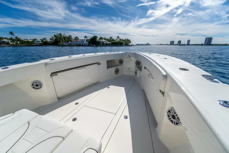 Slide: The Image of SeaVee 370z 2021 - 11