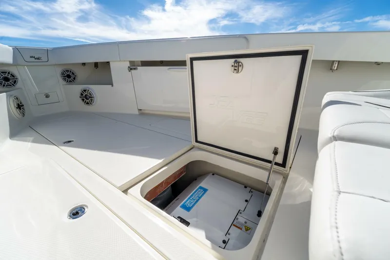 Slide: The Image of SeaVee 370z 2021 - 14
