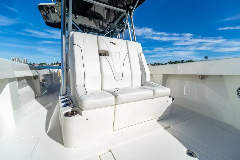 Slide: The Image of SeaVee 370z 2021 - 16