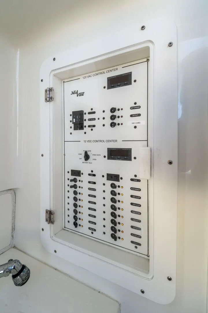 Slide: The Image of SeaVee 370z 2021 - 19