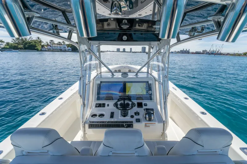 Slide: The Image of SeaVee 370z 2021 - 2