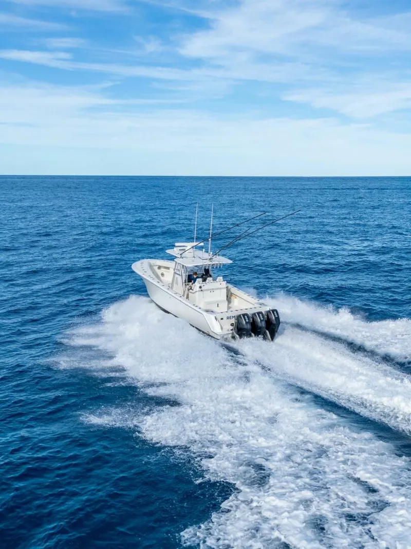 Slide: The Image of SeaVee 370z 2021 - 23