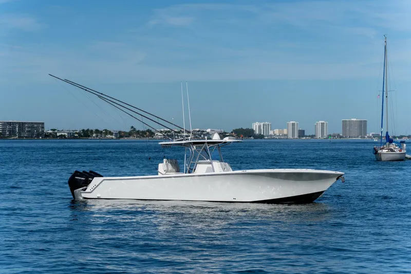 Slide: The Image of SeaVee 370z 2021 - 25