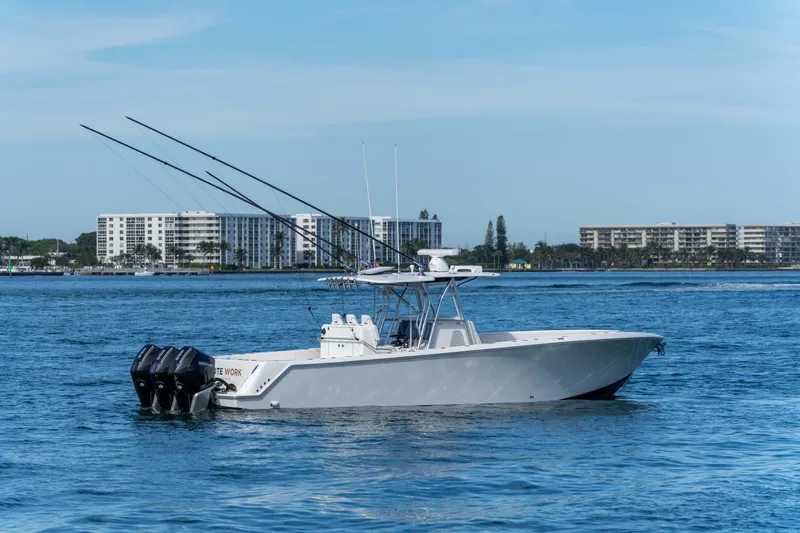 Slide: The Image of SeaVee 370z 2021 - 26