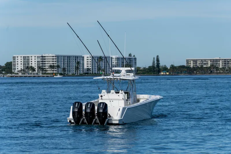 Slide: The Image of SeaVee 370z 2021 - 27