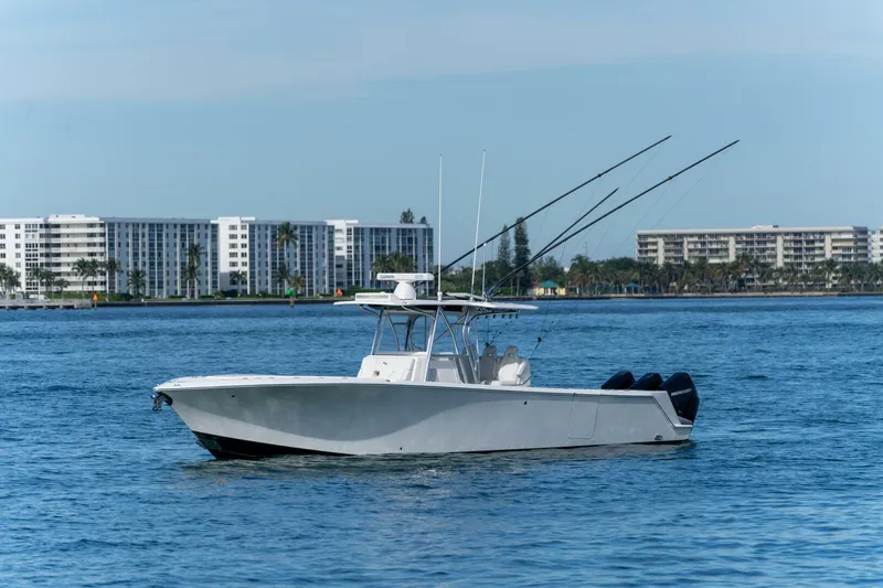 Slide: The Image of SeaVee 370z 2021 - 28