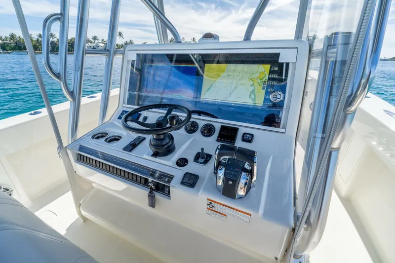 Slide: The Image of SeaVee 370z 2021 - 3