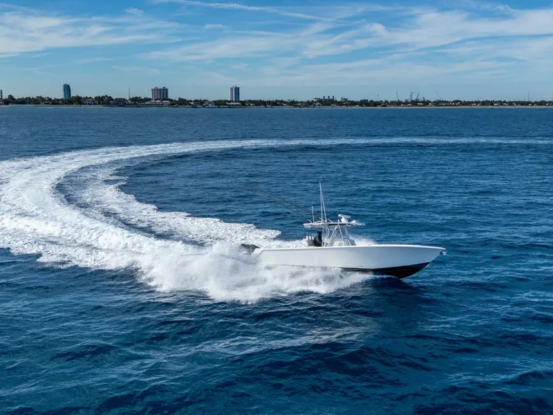 Slide: The Image of SeaVee 370z 2021 - 32