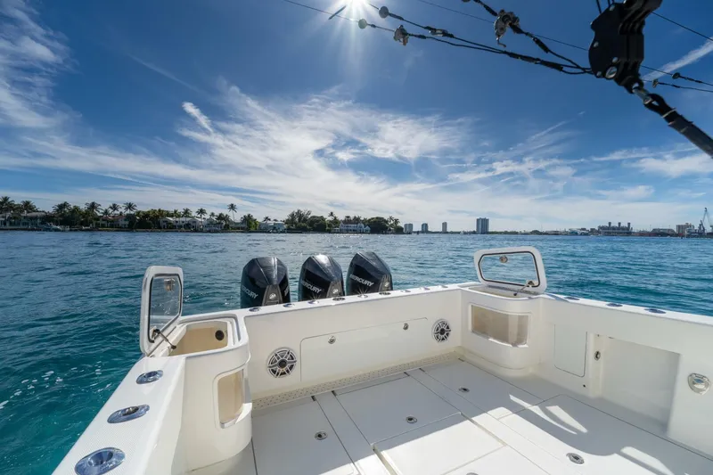 Slide: The Image of SeaVee 370z 2021 - 6