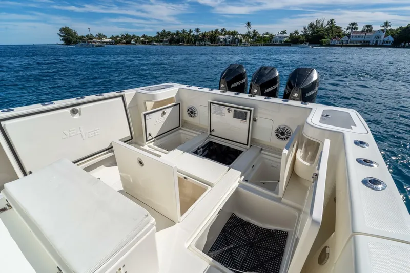 Slide: The Image of SeaVee 370z 2021 - 7