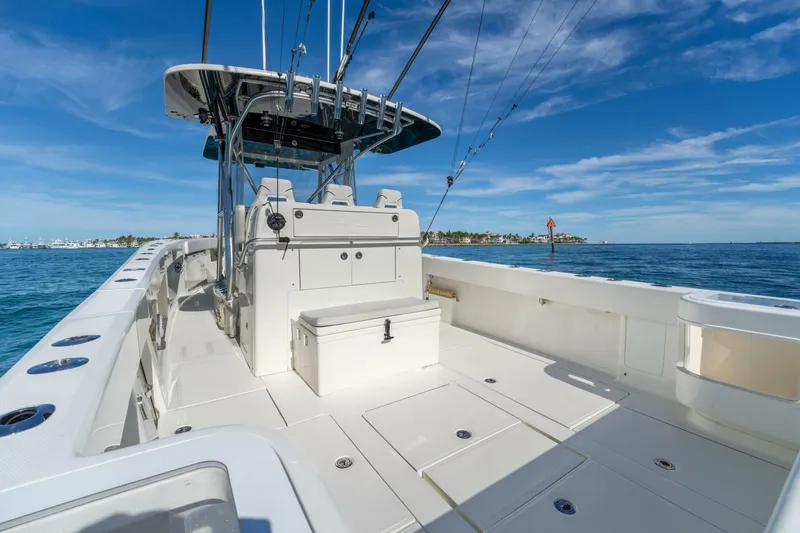 Slide: The Image of SeaVee 370z 2021 - 9