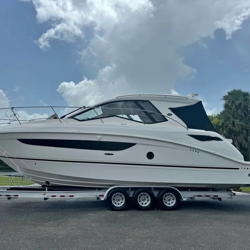 The Image of Sea Ray 350 Coupe 2017 - 0