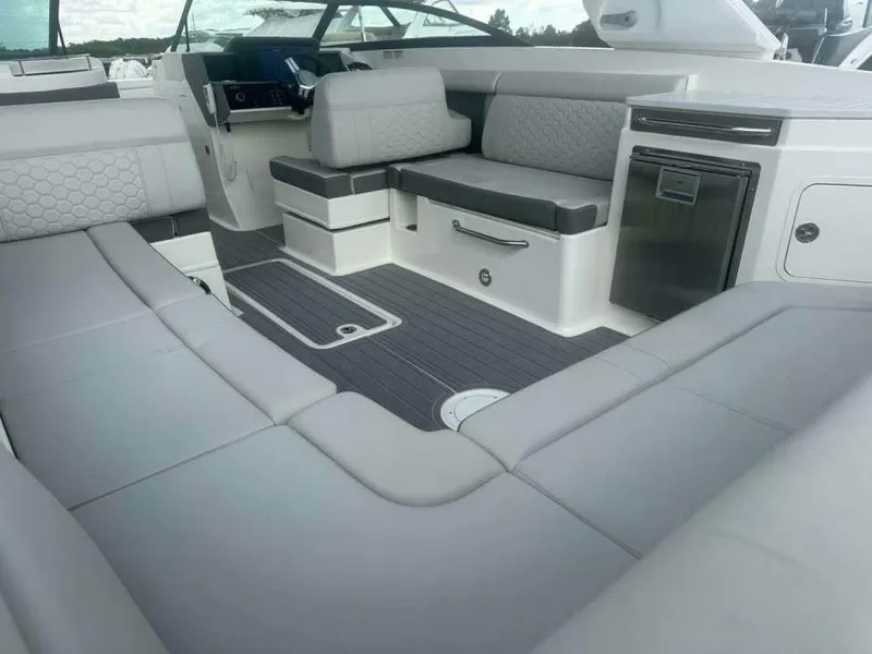 Slide: The Image of Sea Ray 2022 - 7