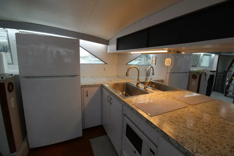 Slide: The Image of Bertram 42 Motor Yacht 1974 - 13