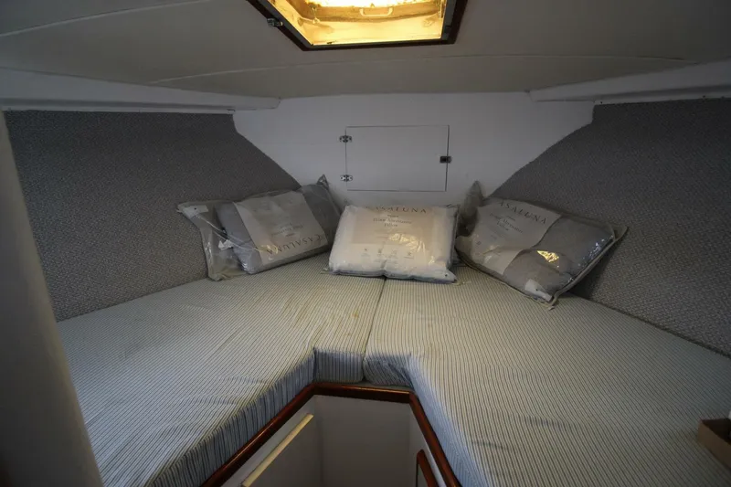 Slide: The Image of Bertram 42 Motor Yacht 1974 - 14