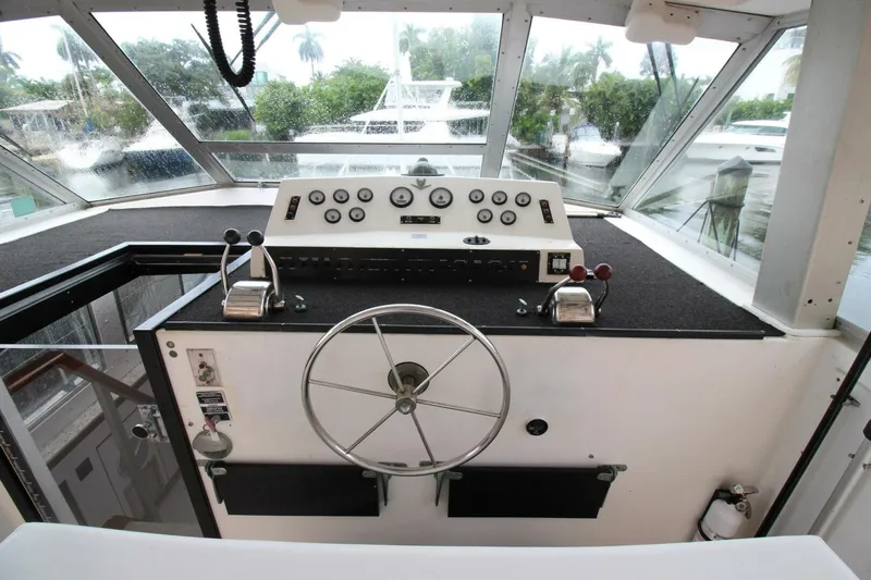 Slide: The Image of Bertram 42 Motor Yacht 1974 - 5