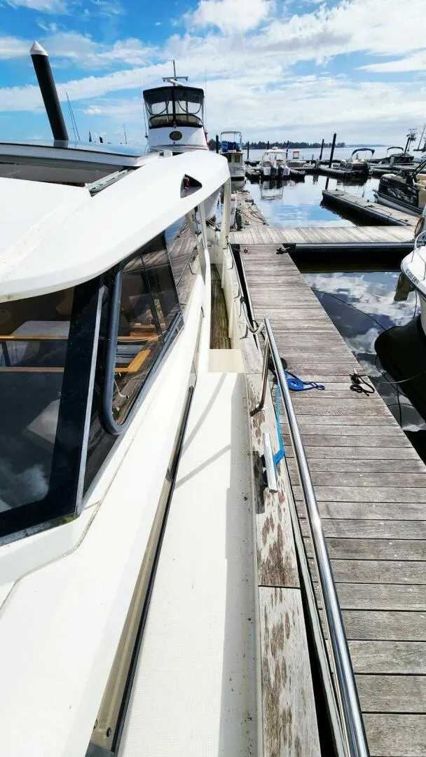 Slide: The Image of Greenline 40 Hybrid 2022 - 12
