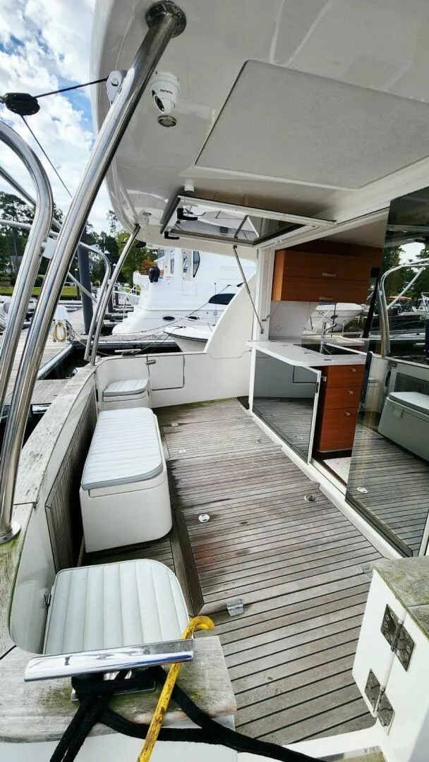 Slide: The Image of Greenline 40 Hybrid 2022 - 13