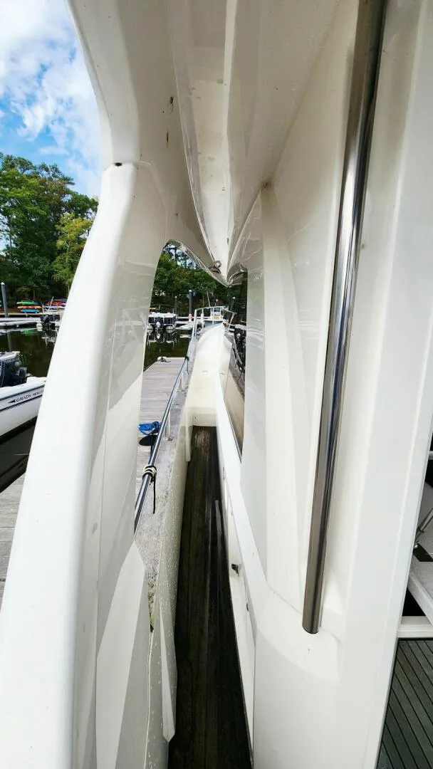 Slide: The Image of Greenline 40 Hybrid 2022 - 14