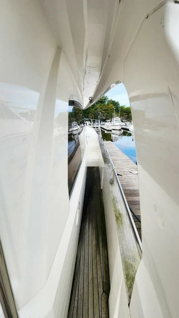Slide: The Image of Greenline 40 Hybrid 2022 - 15