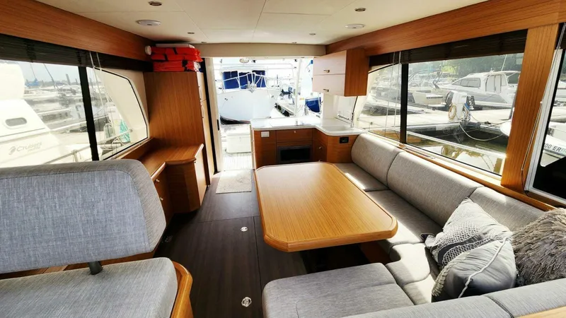 Slide: The Image of Greenline 40 Hybrid 2022 - 19
