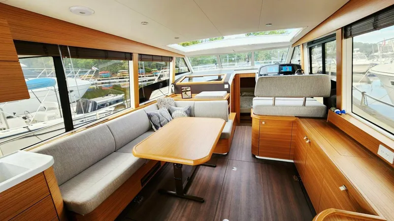 Slide: The Image of Greenline 40 Hybrid 2022 - 21