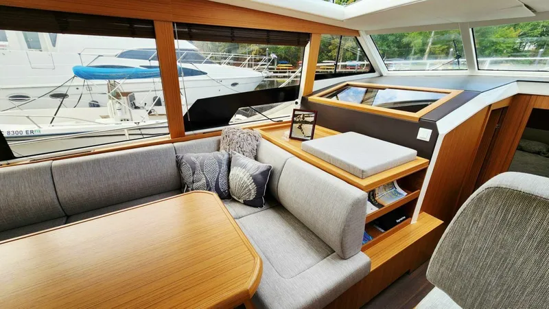 Slide: The Image of Greenline 40 Hybrid 2022 - 23