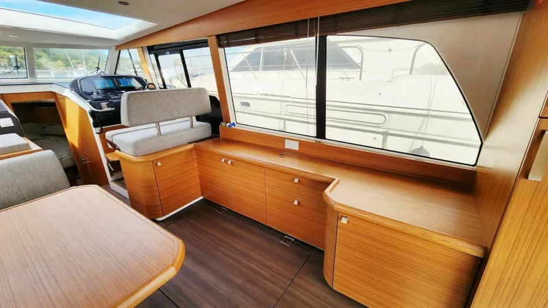 Slide: The Image of Greenline 40 Hybrid 2022 - 24